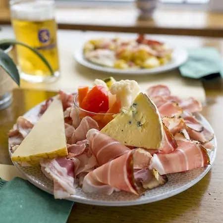 Rifugio Chierego - 1911m برنزوني سول جاردا