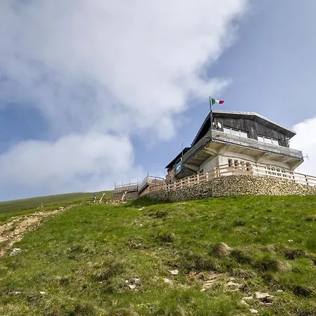Rifugio Chierego - 1911m 招待所 *