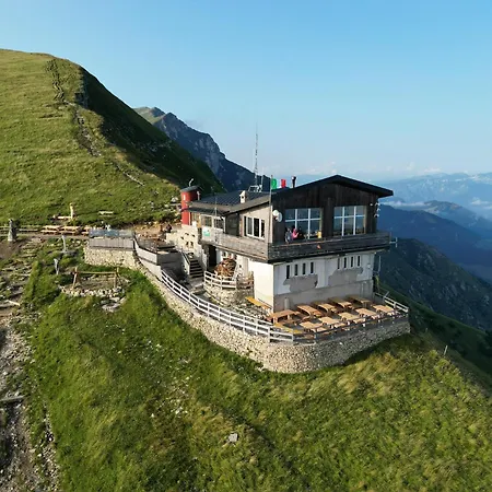 Rifugio Chierego - 1911m 招待所
